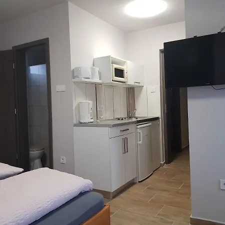 Flamingo Apartmanhaz アパートホテル 4*