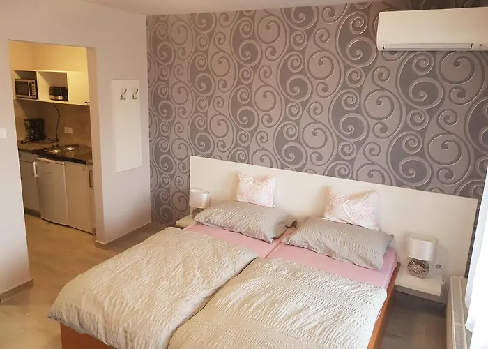 Flamingo Apartmanhaz アパートホテル